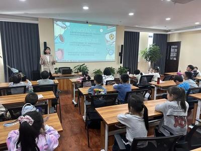 “无线电里的旧时光”馆藏精品展亮相 教育活动策划与咨询创新实践